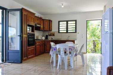 Maison de 2 chambres avec vue sur la mer jardin amenage et wifi a Sainte Rose a 2 km de la plage