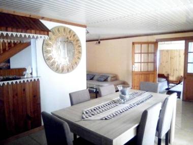 Maison de 4 chambres avec vue sur la mer jardin clos et wifi a Pont d'Yves