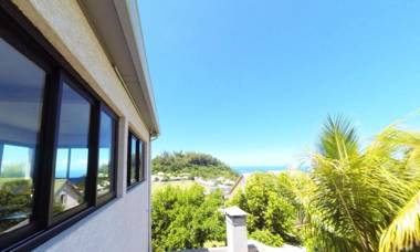 Appartement de 3 chambres avec vue sur la mer jardin clos et wifi a Petite Ile a 3 km de la plage