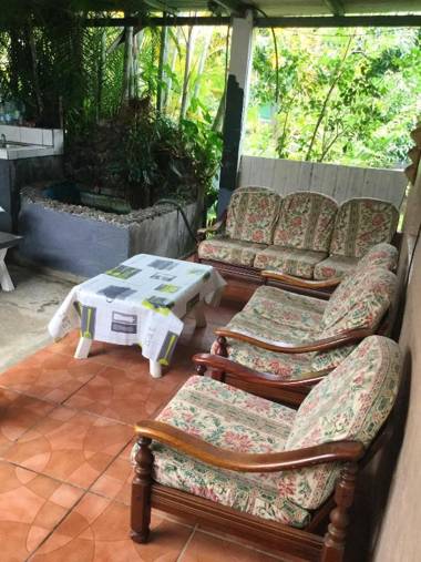 Villa de 4 chambres avec piscine partagee terrasse amenagee et wifi a Le Tampon