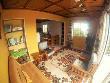 Appartement de 3 chambres avec vue sur la mer jardin clos et wifi a Le Tampon a 8 km de la plage