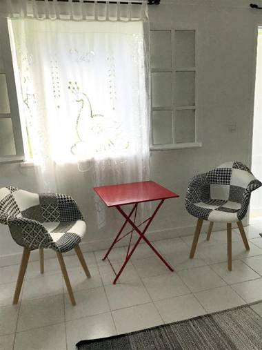 Studio at Boucan Canot 300 m away from the beach with enclosed garden and wifi