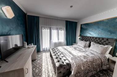 Suru Hotel & Restaurant