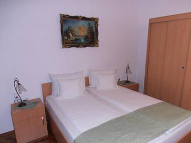 Nicolas Central Apartament