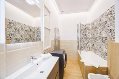 Spacious RiverViews Apartment near Piata Unirii