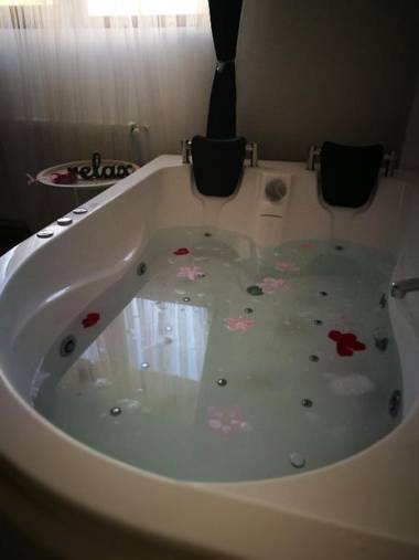 Iași Jacuzzi Residence F