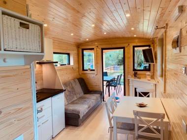 La Casuta din Ciocanesti Exclusive