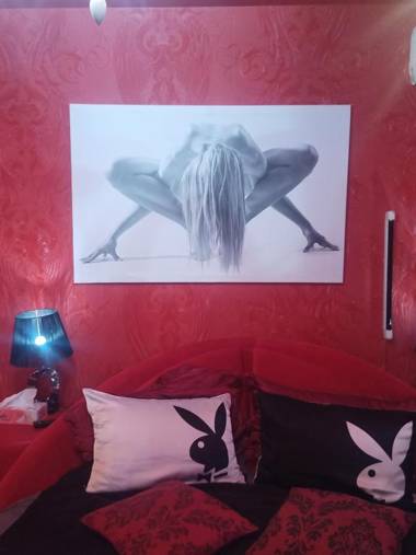 Amour Rouge Suite (Adults Only)