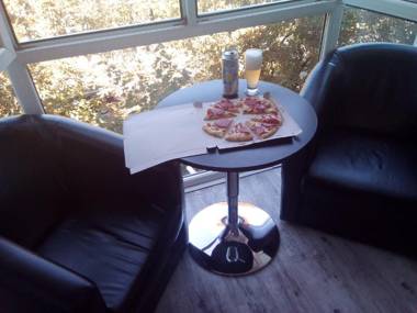 Hostel Florentin camere băi comune acces bucatarie smart tv Netflix Constanta