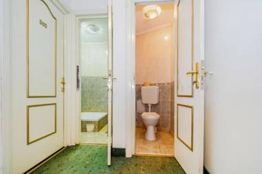 Hotel Carpati Imparatul Romanilor