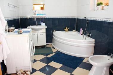 Collosal Apartment with Garden