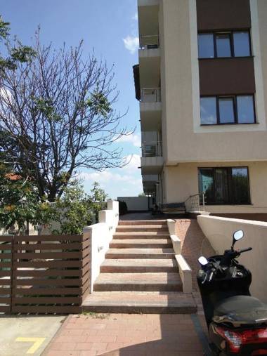 Tracia by Pipera Lake Apts.