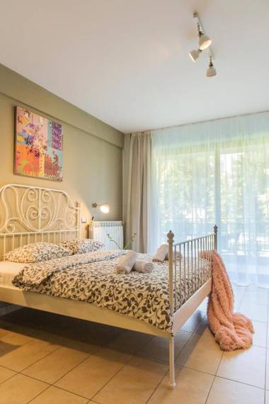 One Love Metropolitan Gardens Studio