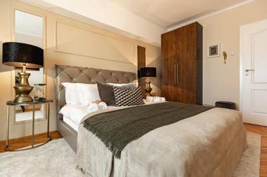 HOLT - Bagheera's Den