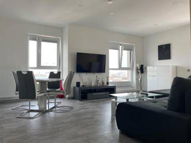 Lakeview 2 Room Penthouse Rooftop Terrace W15