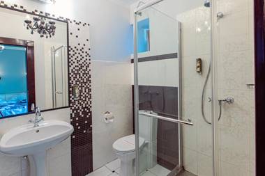 4Cardinal's Hotel Boutique