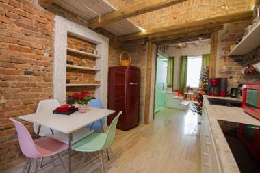 Michael Weiss apartment