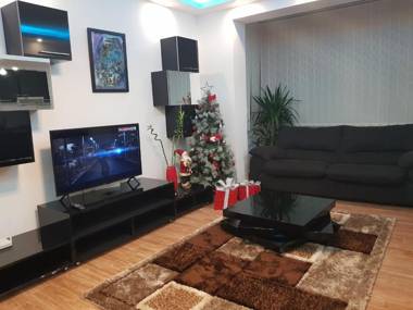 Mirrors Old Town Central