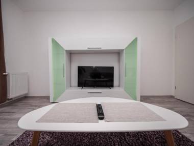 Avantgarden King Apart