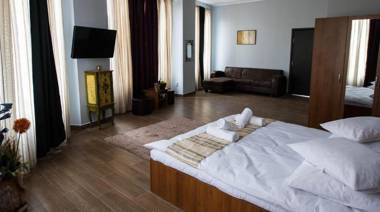 Corner Center Rental