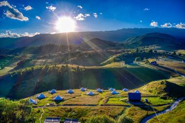 Ursa Mica Glamping Resort