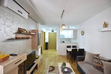 Apartment Sinisa with Garage