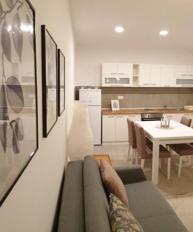 Lovely Private Flats FREE parking