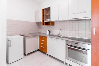 Grove Apartment + Free Parking