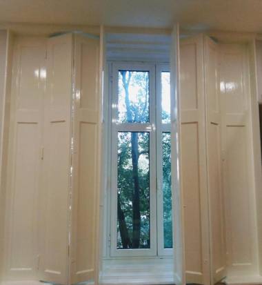 Downtown apartment in walk zone with 3 bedrooms and garage