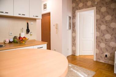 Stella Modern Apartment