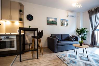 Modern Naive Downtown with free private garage