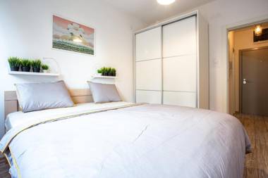 Modern Naive Downtown with free private garage