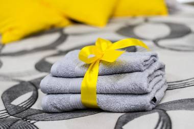 BLACK & YELLOW Centrally located studio