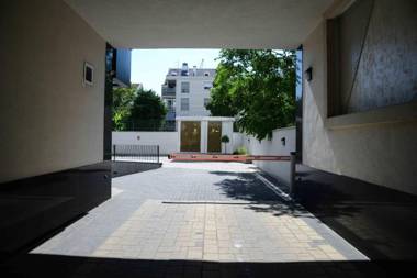 Tesla 70 Apartment with parking place in the garage