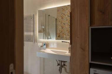 Republic Square Apartment - with garage