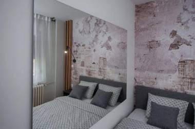 Republic Square Apartment - with garage