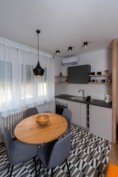 Republic Square Apartment - with garage