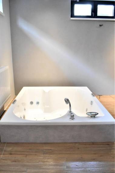 Korpa Deli Rooms SPA