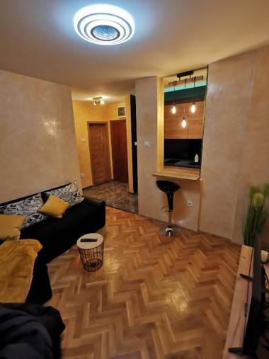 Centar Stan na dan sa parking mestom