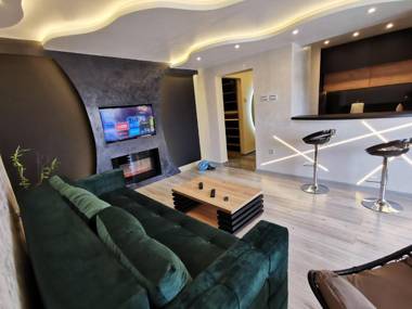 Brend new luxurious apartment in center with parking spot