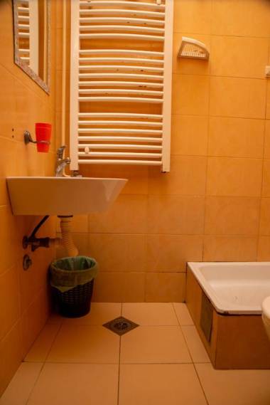 Private ROOMS & Parking