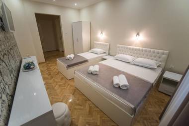 Center Deluxe Garni Hotel
