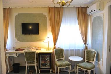 Queen's Astoria Design Hotel