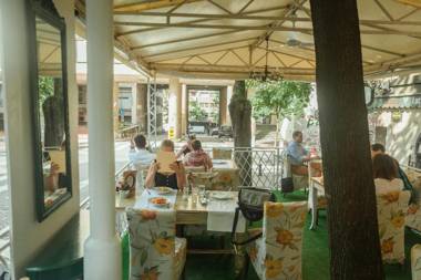 Belle Apartments - Square 8