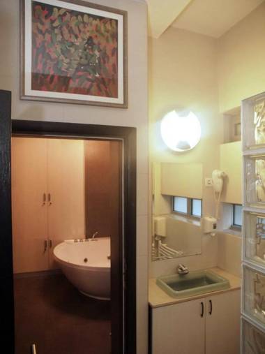 KennedyLux Apartment