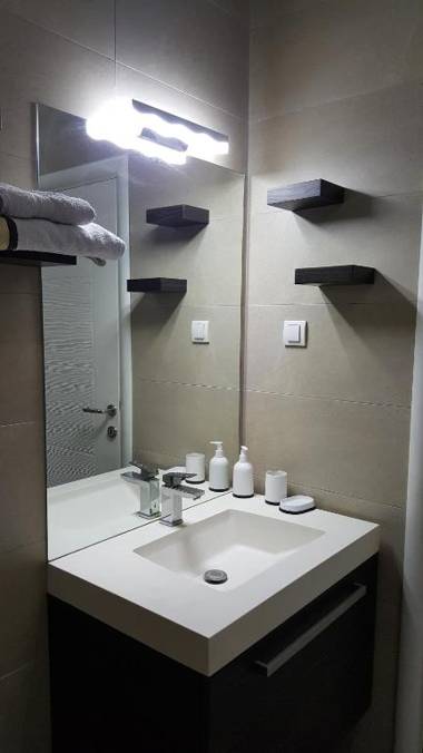 De Luxe Republic Square Apartment of 100sqm