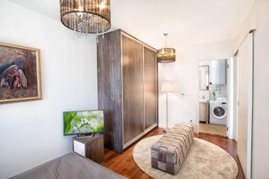 A Blok-Apartment The One