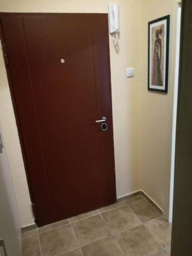 BY THE PARK free parking