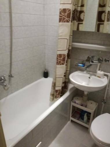 BY THE PARK free parking