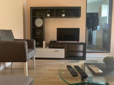 Mikina Oaza Mikas Oasis